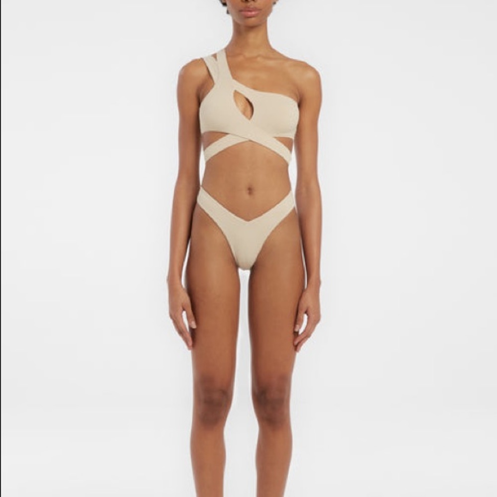 NWT Riot Swim Bikini in Coconut Size M